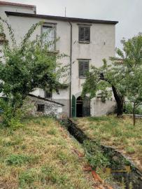Beautiful four bedroom stone house with garden for sale. Agnone.