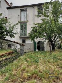 Beautiful four bedroom stone house with garden for sale. Agnone. Img2