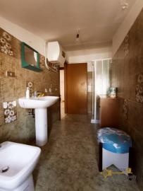 Perfect town house with five bedrooms and cellar for sale. Salcito. Img34