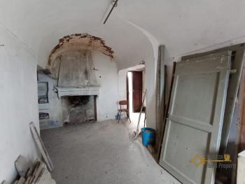 Ancient stone house to renovate, with garden and new roof. Img6