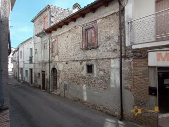 Ancient stone house to renovate, with garden and new roof. Img3