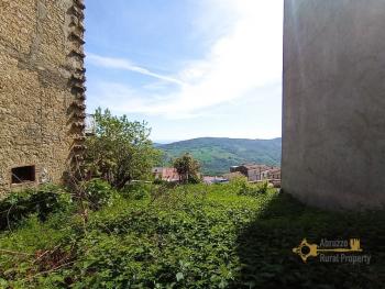 Ancient stone house to renovate, with garden and new roof. Img16