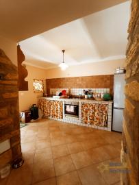 Recently restored Italian town house with cellar, for sale. Img2