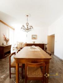 Historic town house full of character for sale in Rapino. Img1