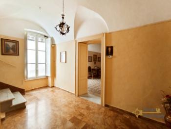 Elegant palazzo dated back to the 18th century, perfect condition. Img9