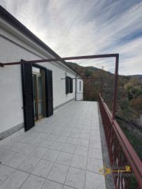 Detached country house with panoramic terrace, garage and garden. Roccaspinalveti. Img14