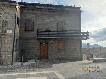 Charming stone house with 3 bedroom, balconies with view and a cellar. Img37