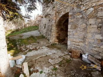 Cheap stone house with cellars and small garden near the coast for sale. Img4