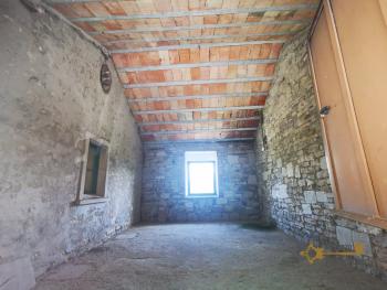 Beautiful country stone house with two hectares of land, in Molise. Img48