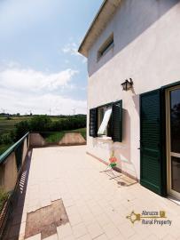 Private ready to move in country house with land for sale in Molise. Img21