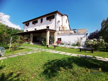 Exclusive and stunning villa with swimming pool and 8 hectares of land for sale in Penne. Img13