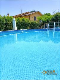 Five bedroom villa with swimming pool and garden. Italy | Molise | Montenero di Bisaccia. € 480.000 Ref.: MB6696 photo 3
