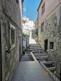 Town house to restore with terrace for sale near the coast. Abruzzo Img5