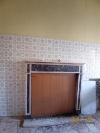Two-bedroom town house of 75 sqm in need of internal renovation. Gissi Img10