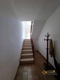 Perfect condition four-bedroom, detached town house with garage and land. Casalanguida. Img12