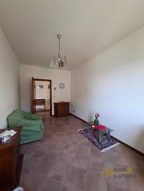 Perfect condition four-bedroom, detached town house with garage and land. Casalanguida. Img11