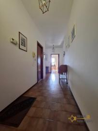 Perfect condition four-bedroom, detached town house with garage and land. Casalanguida. Img5