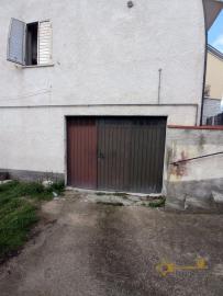 Perfect condition four-bedroom, detached town house with garage and land. Casalanguida. Img32