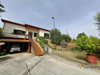 Spacious Three-Bedroom Villa with 11,820 sqm of Land and Panoramic Views. Pietrabbondante
