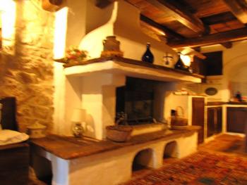 Character apartment with exposed stone, Abruzzo. Img2