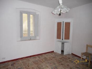 Cheap town house in good structural conditions. Mafalda. Img4