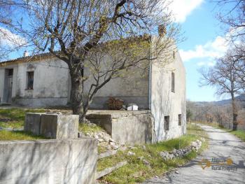 Country house with garden, in need of restoration. Palmoli. Img13