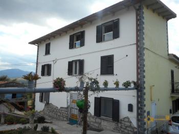 Large stone house with garden, paved patio and parking. Italy | Abruzzo | Roccaspinalveti . € 130.000 Ref.: RS4049 photo 1