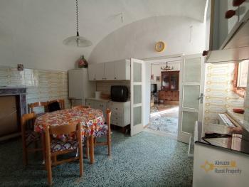 Town house with garden and garage for sale in Casalanguida. Img6