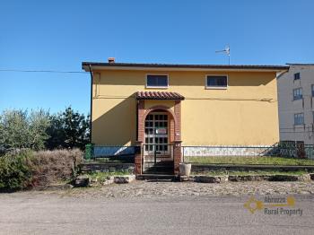 Detached country villa with terrace and 2000 sqm of garden. Italy | Abruzzo | Roccaspinalveti . € 90.000 Ref.: RS1122 photo 4