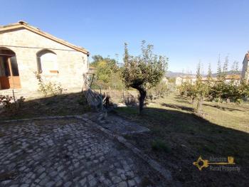Detached country villa with terrace and 2000 sqm of garden. Italy | Abruzzo | Roccaspinalveti . € 90.000 Ref.: RS1122 photo 54