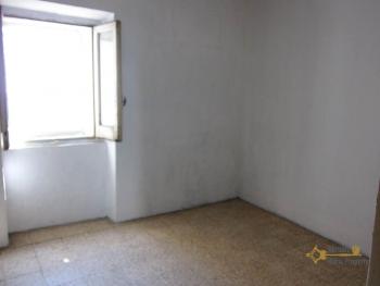 Tiny two bedroom town house for sale in Tufillo. Abruzzo. Img6