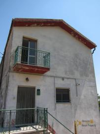 Town house with land for sale in Tornareccio, Abruzzo. Img2
