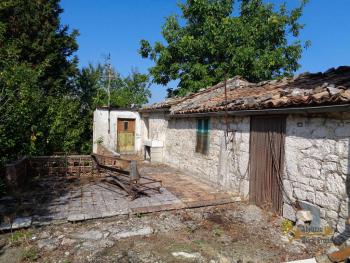 Two country houses with land for sale near Trivento. Molise. Img9