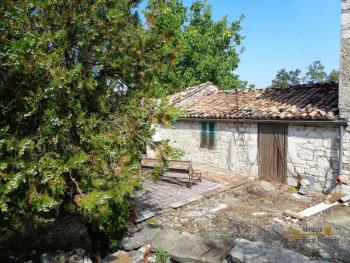 Two country houses with land for sale near Trivento. Molise. Img8