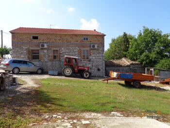 Two country houses with land for sale near Trivento. Molise. Img5