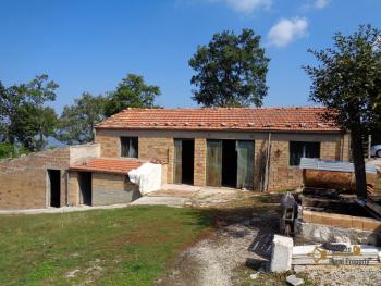 Two country houses with land for sale near Trivento. Molise. Img4