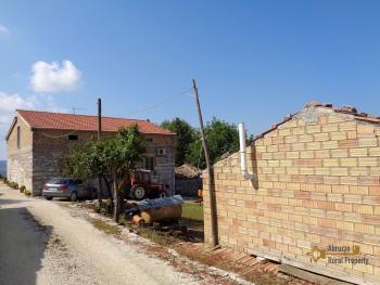 Two country houses with land for sale near Trivento. Molise. Img3