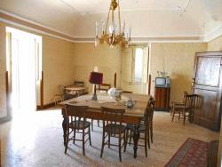 Dining Room - Historic Palace in Colledimezzo, Italy