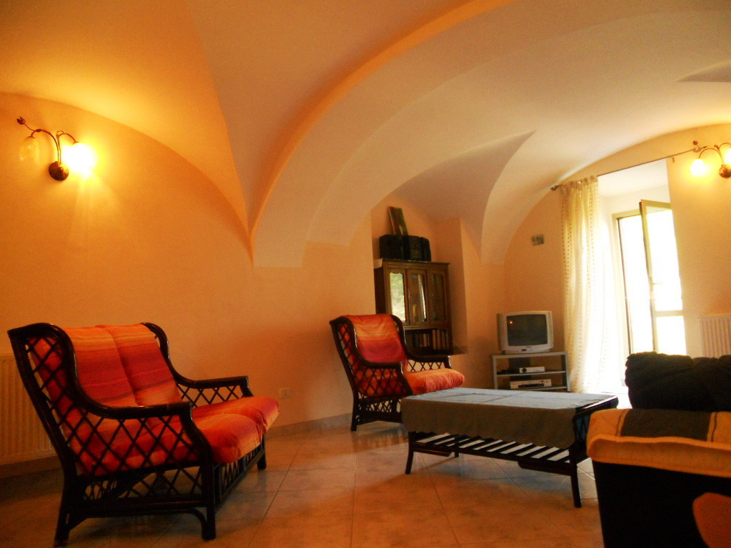Vaulted and tunnel vault ceiling Italian house for sale with vaulted and tunnel vault ceiling