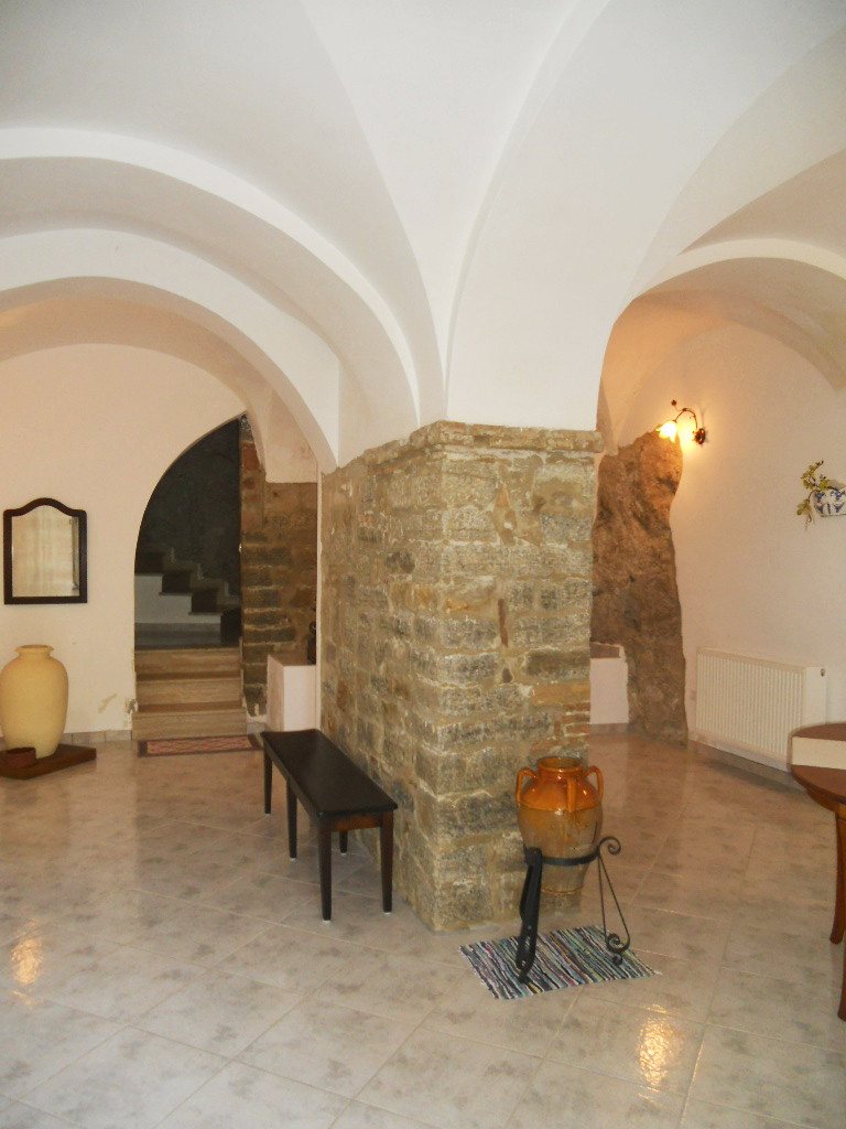 Vaulted ceiling Vaulted ceiling inside an italian home
