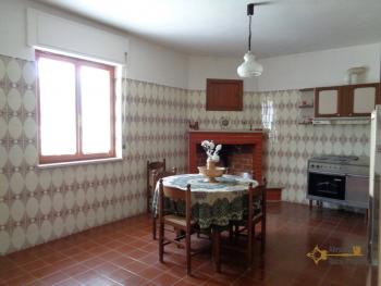 Five bedrooms country house with 5000 sqm of land for sale. Img12