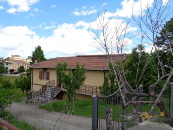 Five bedrooms country house with 5000 sqm of land for sale. Img1