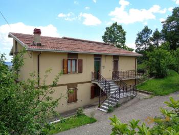 Five bedrooms country house with 5000 sqm of land for sale. Img2