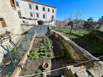 Four-bedroom traditional stone house with private garden. Agnone Img15