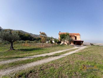 Country house near the coast with land and seaview terrace. San Buono.