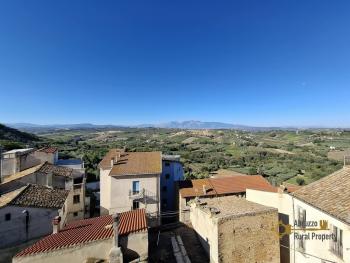 Elegant Historic Residence with Authentic Frescoes and Panoramic Views, near the Coast. Torino Di Sangro Img30