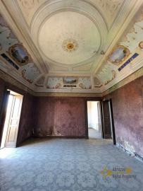 Elegant Historic Residence with Authentic Frescoes and Panoramic Views, near the Coast. Torino Di Sangro Img15