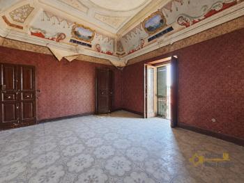 Elegant Historic Residence with Authentic Frescoes and Panoramic Views, near the Coast. Torino Di Sangro Img3