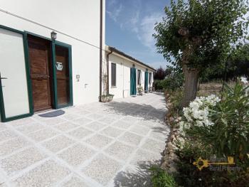 Traditional six-bedroom villa with garden close to the sea. Img19