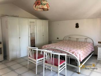 Semi-detached country house of 300 sqm, garden with olive grove. Img46